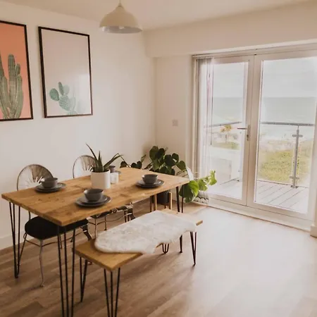 Ocean 1- Sea View Apartment, Fistral Beach Newquay Newquay  Exterior photo