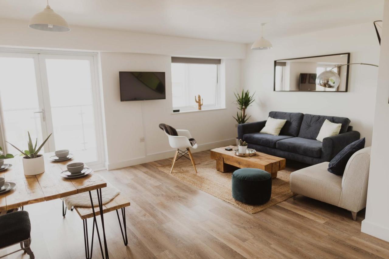 Ocean 1- Sea View Apartment, Fistral Newquay Apartment *