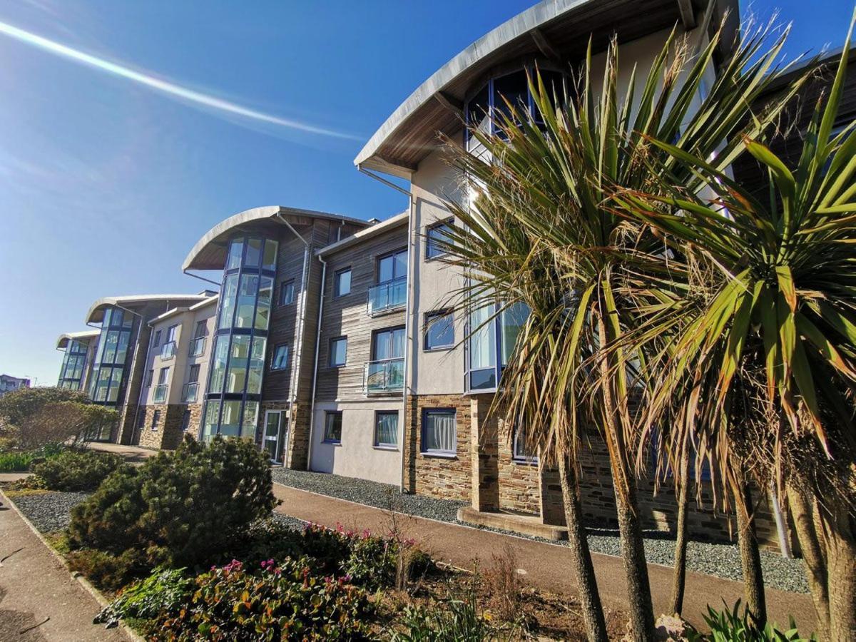 Ocean 1- Sea View Apartment, Fistral Newquay * New Quay